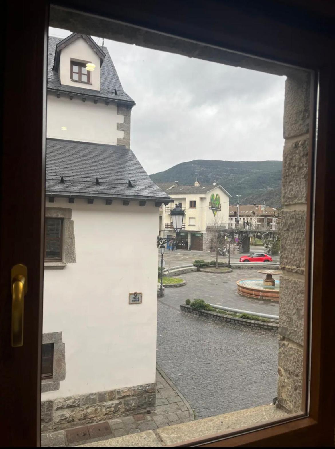 Biescas Suites Buitenkant foto