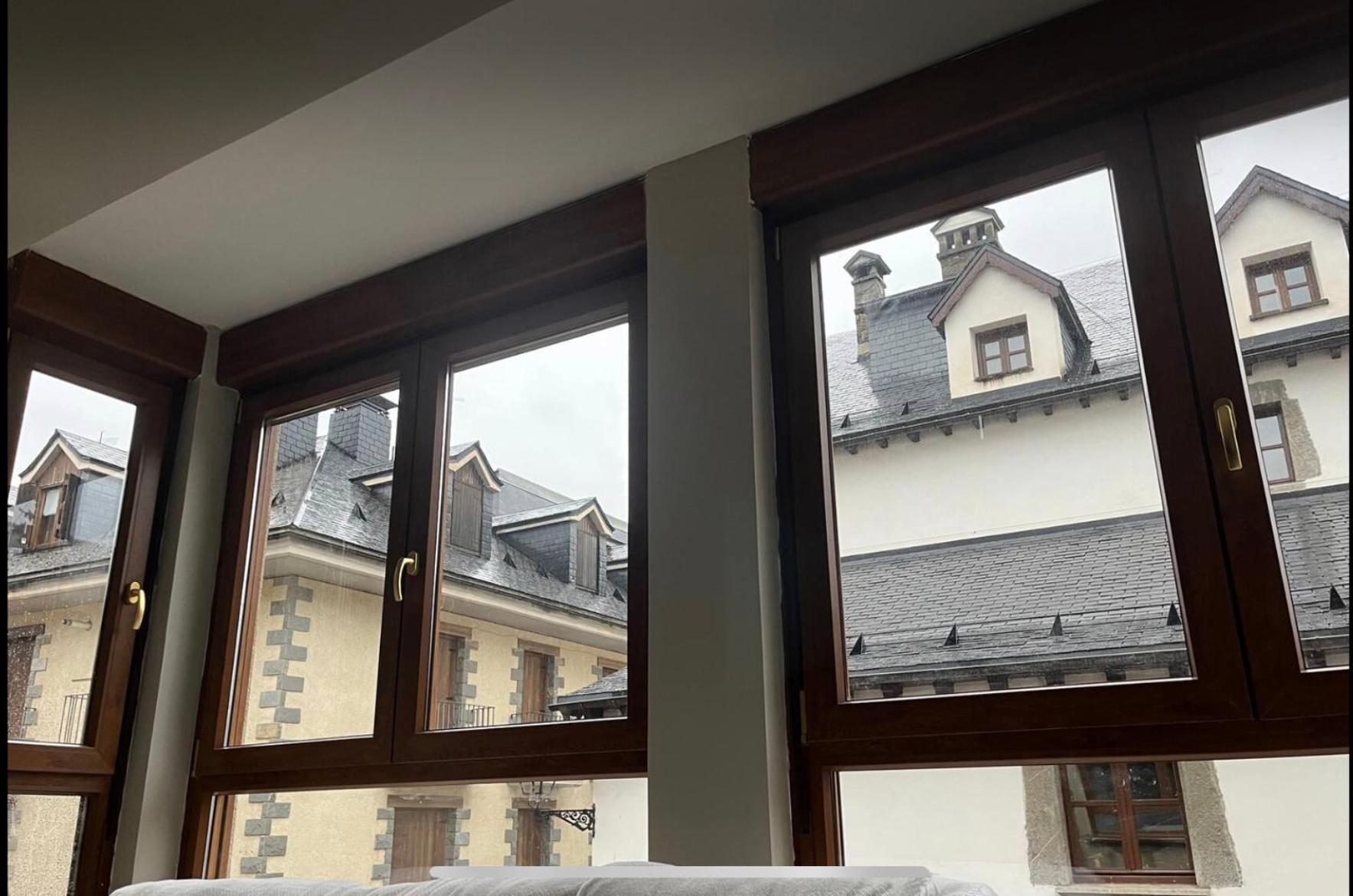 Biescas Suites Buitenkant foto