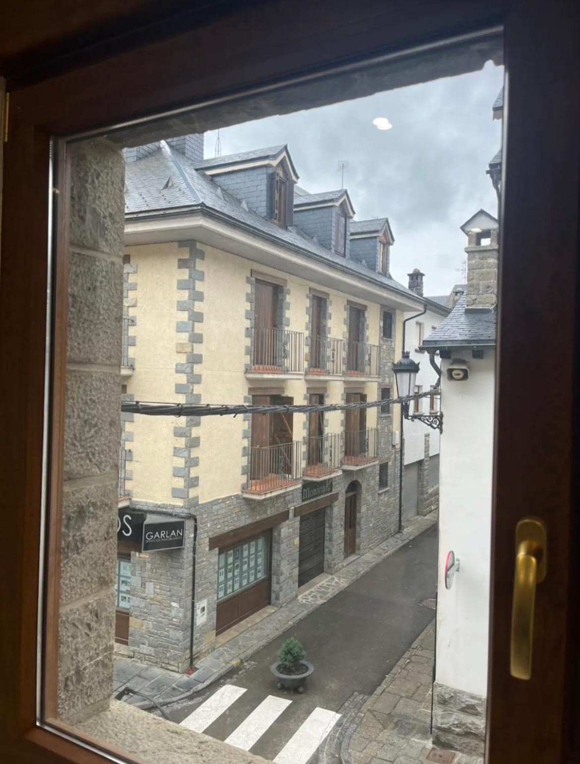 Biescas Suites Buitenkant foto